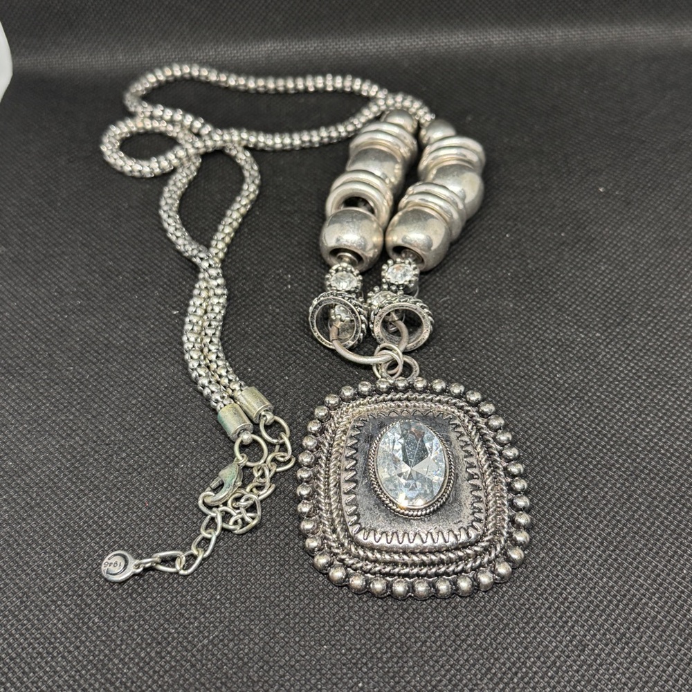 Elegant Silver Pendant Necklace